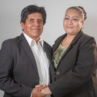 José Moreno Claro y Marisela Villa Rangel, anfitriones del betel de Villas del Pedregal