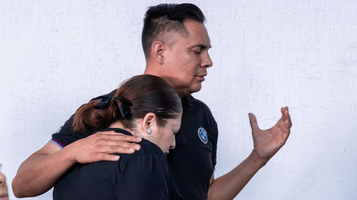 Un momento de oración en el servicio