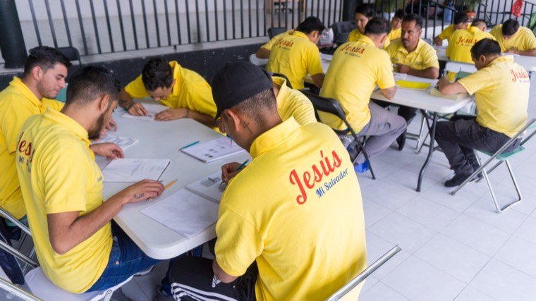 Trabajo en mesas durante un taller